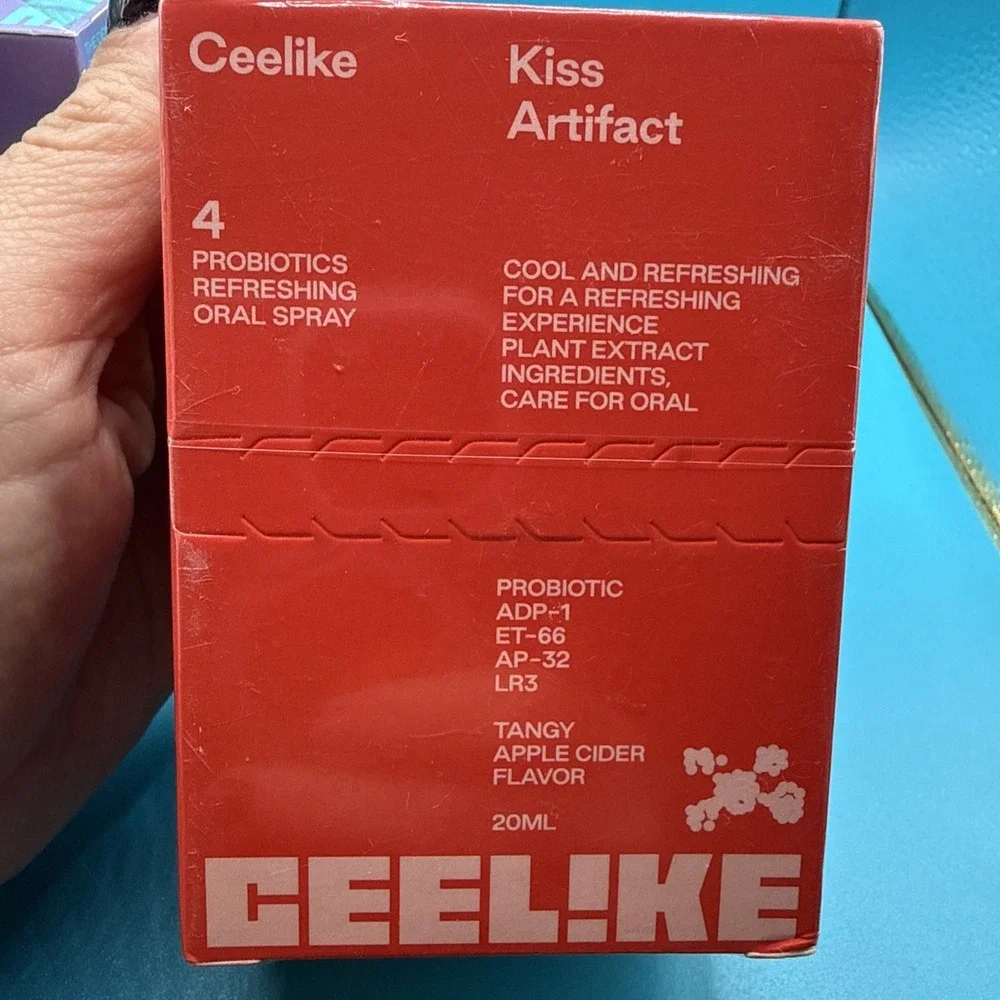Ceelike sealed kiss